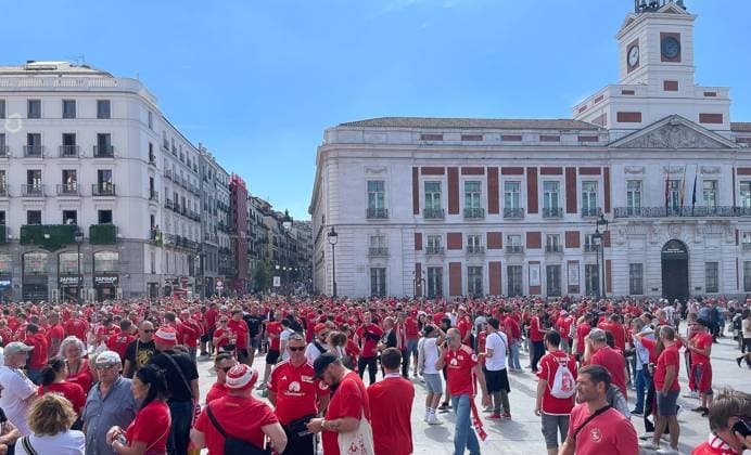 Union fans at the square Puerta del Sol, Real Madrid vs Union Berlin, football, Champions League, group stage, 1 round, 20 09 2923, Real Madrid vs Union Berlin, football, Champions League, group stage, 1 round, 20 09 2923, Madrid Copyright: xJoergxNiebergall Eibner-Pressefox EP_JNL