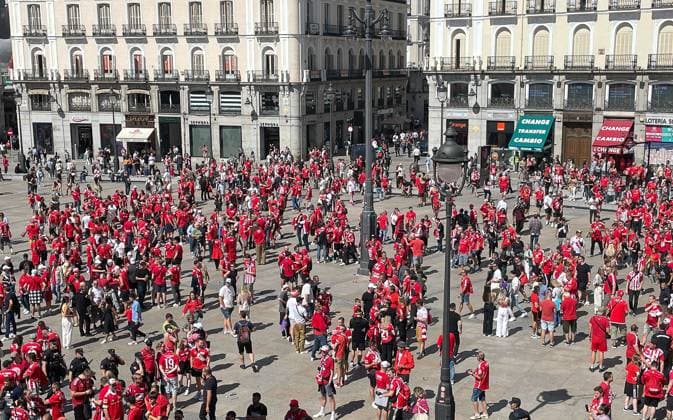 Union fans at the square Puerta del Sol, Real Madrid vs Union Berlin, football, Champions League, group stage, 1 round, 20 09 2923, Real Madrid vs Union Berlin, football, Champions League, group stage, 1 round, 20 09 2923, Madrid Copyright: xJoergxNiebergall Eibner-Pressefox EP_JNL