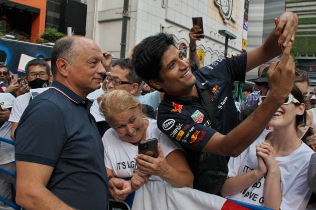 Ferrari F1 Team Representative, Frederic Vasseur(L) takes a photos with fans during an event for F1 Japan Grand Prix Formula 1 Tokyo Festival 2023 at Kabuki-cho, Shinjuku in Tokyo, Japan on Wednesday, September 20, 2023.  TKP2023092013 KEIZOxMORI