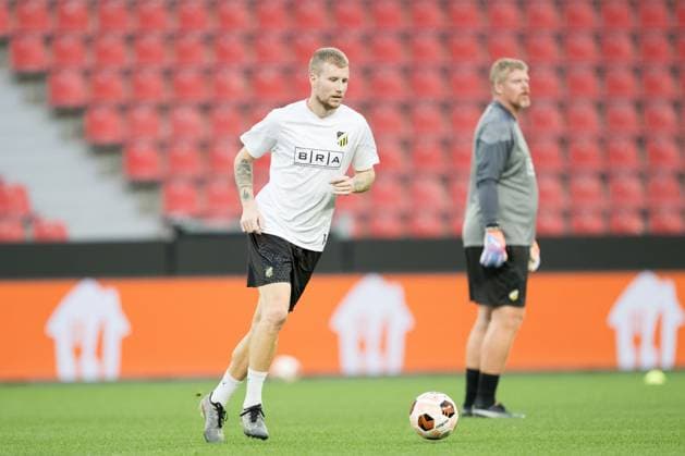 230920 Simon Gustafson of Häcken of Häcken during a press conference ahead of the UEFA Europa League match against Bayer 04 Leverkusen on September 20, 2023 in Leverkusen Photo Daniel Stiller BILDBYRAN code DS DS0333 football soccer football uefa europa league training practice training häcken bbeng  Copyright: DANIELxSTILLER BB230920DS013