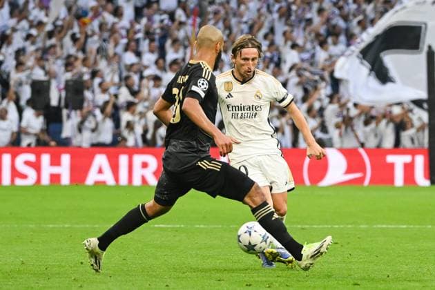 Football, men, season 2023 2024, Champions League Group C, 1 matchday , Real Madrid 1 FC Union Berlin, v l Aissa Laidouni 1 FC Union Berlin and Luka Modric Real Madrid in duel, battle for the ball, 20 09 2023, Copyright: xMatthiasxKochx