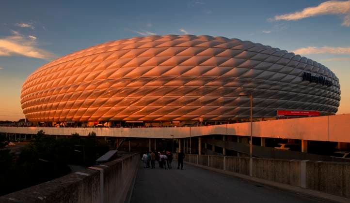 before start of match stadium in evening light, blue hour, spectators FC Bayern Muenchen FCB vs Manchester United ManUnited ManU group phase 20 09 2023 DFL REGULATES PROHIBIT ANY USE OF PHOTOGRAPHS AS IMAGE SEQUENCES AND OR QUASI VIDEO FC Bayern Muenchen FCB vs Manchester United