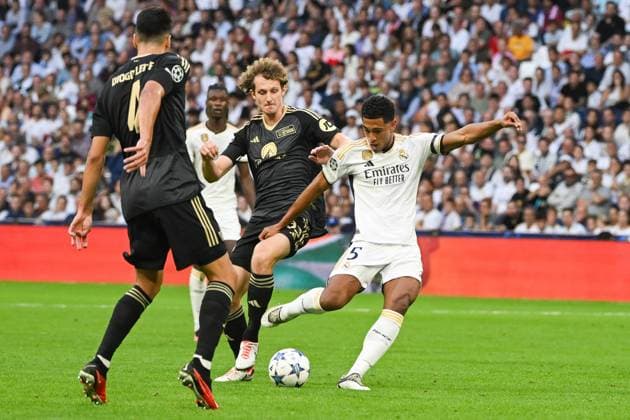 Football, men, season 2023 2024, Champions League Group C, 1 matchday , Real Madrid 1 FC Union Berlin, v l Alex Kral 1 FC Union Berlin and Jude Bellingham Real Madrid in duel, battle for the ball, 20 09 2023, Copyright: xMatthiasxKochx