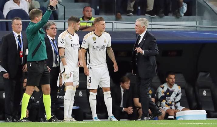 re coach Carlo Ancelotti, substitutes Federico Valverde and Toni Kroos Sports Football UEFA Champions League UCL Mens 1 Matchday Season 2023 2024 20 09 2023 Real Madrid vs 1 FC Union Berlin FCU Estadio Bernabeu DFL regulations prohibit any use of photographs as image sequences and or quasi video