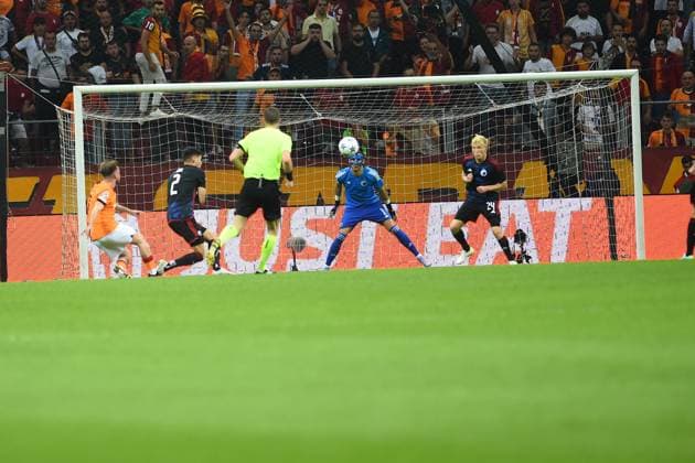 Kerem Akturkoglu of Galatasaray and Goalkeeper Kamil Grabara ,Birger Meling (24) of F.C. Copenhagen during the UEFA Champions League match between Galatasaray and F.C. Copenhagen at Ali Sami Yen Sports Complex Rams Park Arena on September 20, 2023 in Istanbul, Turkey. Istanbul Turkey Copyright: xSeskimPhotox Gsaray-Copenhagen-20923 (32)