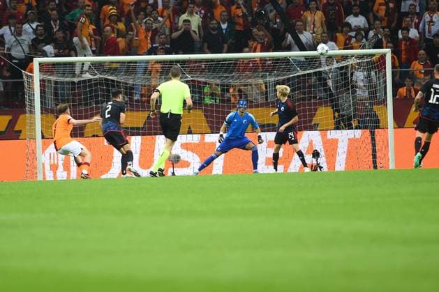 Kerem Akturkoglu of Galatasaray and Goalkeeper Kamil Grabara ,Birger Meling (24) of F.C. Copenhagen during the UEFA Champions League match between Galatasaray and F.C. Copenhagen at Ali Sami Yen Sports Complex Rams Park Arena on September 20, 2023 in Istanbul, Turkey. Istanbul Turkey Copyright: xSeskimPhotox Gsaray-Copenhagen-20923 (34)
