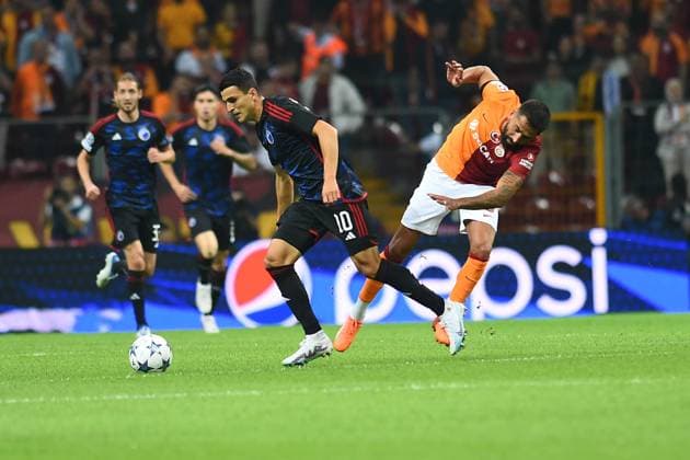 Kerem Demirbay (R) of Galatasaray and Mohamed Elyounoussi (L) of F.C. Copenhagen during the UEFA Champions League match between Galatasaray and F.C. Copenhagen at Ali Sami Yen Sports Complex Rams Park Arena on September 20, 2023 in Istanbul, Turkey. Istanbul Turkey Copyright: xSeskimPhotox Gsaray-Copenhagen-20923 (36)