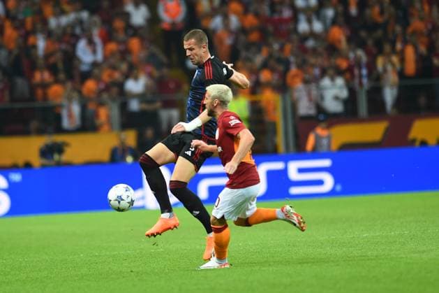 Dries Mertens (10) of Galatasaray and Denis Vavro of F.C. Copenhagen during the UEFA Champions League match between Galatasaray and F.C. Copenhagen at Ali Sami Yen Sports Complex Rams Park Arena on September 20, 2023 in Istanbul, Turkey. Istanbul Turkey Copyright: xSeskimPhotox Gsaray-Copenhagen-20923 (63)