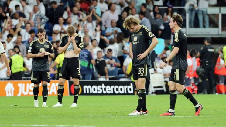Josip Juranovic, Paul Jaeckel, Alex Kral, Brenden Aaronson disappointed after end of match disappointment Sports Football Soccer UEFA Champions League UCL Men 1 Matchday Season 2023 2024 20 09 2023 Real Madrid vs 1 FC Union Berlin FCU Estadio Bernabeu DFL regulations prohibit any use of photographs as image sequences and or quasi video