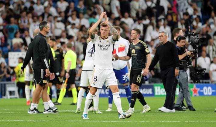 Toni Kroos clapping to fans Sports Football Soccer UEFA Champions League UCL Men 1 Matchday Season 2023 2024 20 09 2023 Real Madrid vs 1 FC Union Berlin FCU Estadio Bernabeu DFL regulations prohibit any use of photographs as image sequences and or quasi video
