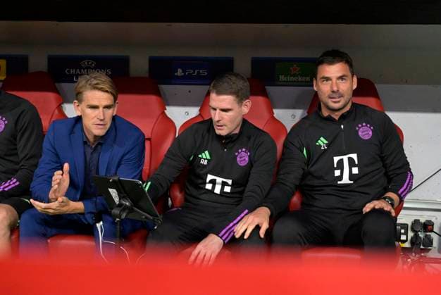 20 09 2023, Football UEFA Champions League 2023 2024 1 matchday preliminary round, FC Bayern Munich Manchester United, at Allianz Arena Munich Co coach Zsolt Löw re, FC Bayern Munich today replaces coach Thomas Tuchel FC Bayern Munich on the bench DFL and DFB regulations prohibit any use of photographs as image sequences and or quasi video