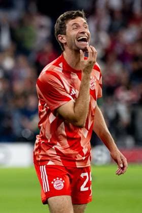 Thomas Mueller FC Bayern Muenchen, 25 laughing while warming up GER, FC Bayern Muenchen vs Manchester United FC, soccer, Champions League, group stage, 1 match day, season 2023 2024, 20 09 2023 DFL DFB REGULATES PROHIBIT ANY USE OF PHOTOGRAPHS as IMAGE SEQUENCES and or QUASI VIDEO GER, FC Bayern Muenchen vs Manchester United FC, soccer, Champions League, group stage, 1 match day, season 2023 2024, 20 09 2023 Muenchen Copyright: xEibner-Pressefoto HeikexFeinerx EP_HFR
