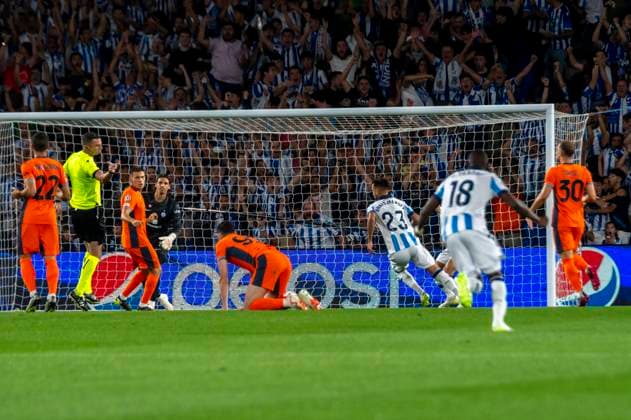 Real Sociedad vs Inter: Group D - UEFA Champions League Players of Real Sociedad celebrate after scoring their team s first goal during the UEFA Champions League match between Real Sociedad and Inter at Reale Arena. Donostia (Basque Country). September 20, 2023. (Gari Garaialde Bostok Photo) Donostia Gipuzkoa Spain Editorial Use Only  Copyright: xGarikoitzxGaraialdex Bostok Photo GarixGaraialdex GG2309200047