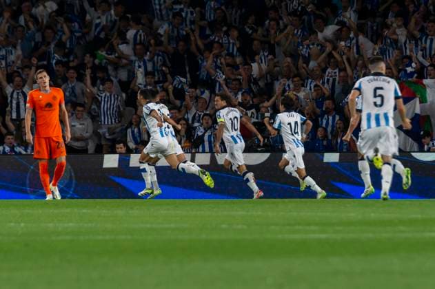 Real Sociedad vs Inter: Group D - UEFA Champions League Players of Real Sociedad celebrate after scoring their team s first goal during the UEFA Champions League match between Real Sociedad and Inter at Reale Arena. Donostia (Basque Country). September 20, 2023. (Gari Garaialde Bostok Photo) Donostia Gipuzkoa Spain Editorial Use Only  Copyright: xGarikoitzxGaraialdex Bostok Photo GarixGaraialdex GG2309200063