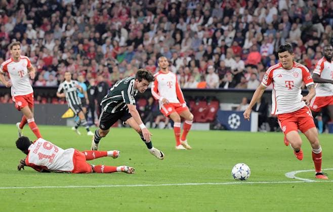 20 09 2023, xemx, football UEFA Champions League, FC Bayern Muenchen Manchester United emspor, v l Alphonso Davies FC Bayern Muenchen , Facundo Pellistri Manchester United , Kim Minjae FC Bayern Muenchen DFL DFB REGULATIONS PROHIBIT ANY USE OF PHOTOGRAPHS as IMAGE SEQUENCES and or QUASI VIDEO Muenchen