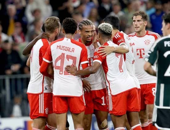 Goal celebration 1 0 Munich, goal scorer Leroy Sane Bayern, center FC Bayern Munich Manchester United Munich, GER, 20 09 2023, sports football Champions League season 23 24