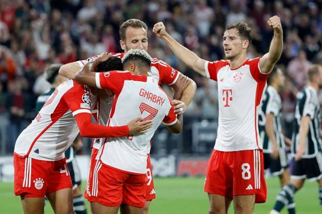 Cheering after the goal to 2 0, cheering, cheering, cheering, emotions, f li Jamal Musiala FC Bayern Muenchen, 42 , goal scorer Serge Gnabry FC Bayern Muenchen, 7 , Harry Kane FC Bayern Muenchen, 9 and Leon Goretzka FC Bayern Muenchen, 8 , Football, Uefa Champions League, Bayern Munich Manchester United on 20 9 2023 in Munich Allianz Arena DFL REGULATES PROHIBIT ANY USE OF PHOTOGRAPHS AS IMAGE SEQUENCES AND OR QUASI VIDEO Copyright: HMBxMedia xHeikoxBecker