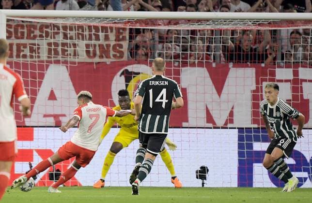 20 09 2023, xemx, football UEFA Champions League, FC Bayern Muenchen Manchester United emspor, v l Serge Gnabry FC Bayern Muenchen Goal scored, scores the goal to 2 0 DFL DFB REGULATIONS PROHIBIT ANY USE OF PHOTOGRAPHS as IMAGE SEQUENCES and or QUASI VIDEO Muenchen