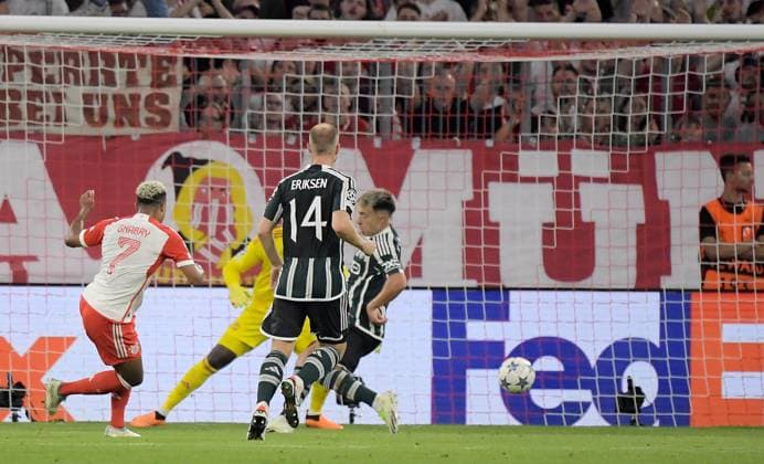 20 09 2023, xemx, football UEFA Champions League, FC Bayern Muenchen Manchester United emspor, v l Serge Gnabry FC Bayern Muenchen Goal scored, scores the goal to 2 0 DFL DFB REGULATIONS PROHIBIT ANY USE OF PHOTOGRAPHS as IMAGE SEQUENCES and or QUASI VIDEO Muenchen