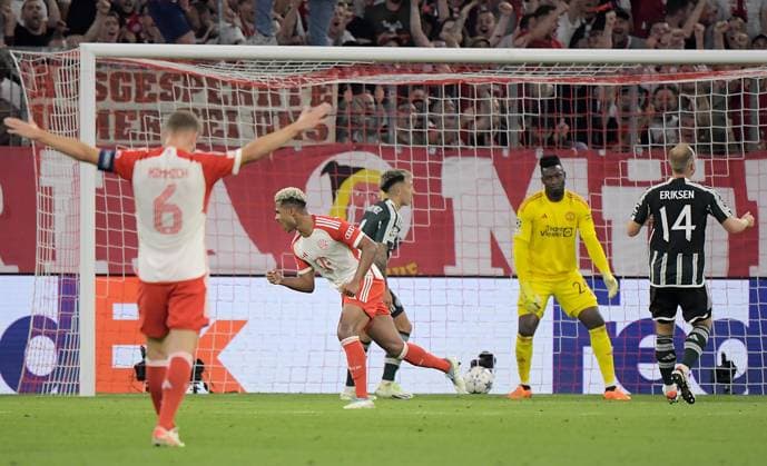20 09 2023, xemx, football UEFA Champions League, FC Bayern Muenchen Manchester United emspor, v l Serge Gnabry FC Bayern Muenchen Jubel, Torjubel, celebrate the goal, rejoices over the goal to 2 0 DFL DFB REGULATIONS PROHIBIT ANY USE OF PHOTOGRAPHS as IMAGE SEQUENCES and or QUASI VIDEO Muenchen
