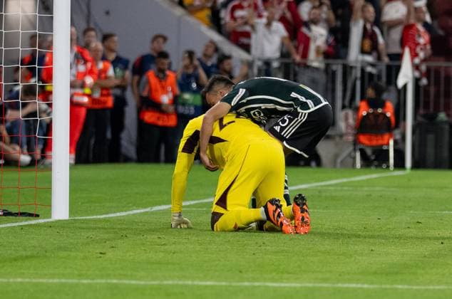 Andre Onana Goalkeeper Goalkeeper, Manchester United FC, 24 is scored by Sergio Reguilon Manchester United FC, 15 getroestet GER, FC Bayern Muenchen vs Manchester United FC, Football, Champions League, Group Stage, Matchday 1, Season 2023 2024, 20 09 2023 DFL DFB REGULATES PROHIBIT ANY USE OF PHOTOGRAPHS as IMAGE SEQUENCES and or QUASI VIDEO GER, FC Bayern Muenchen vs Manchester United FC, football, Champions League, group stage, 1 match day, season 2023 2024, 20 09 2023 Muenchen Copyright: xEibner-Pressefoto HeikexFeinerx EP_HFR