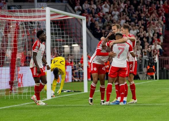 Alphonso Davies FC Bayern Muenchen, 19 , Jamal Musiala FC Bayern Muenchen, 42 , Harry Kane FC Bayern Muenchen, 9 and Leon Goretzka FC Bayern Muenchen, 8 celebrate with Serge Gnabry FC Bayern Muenchen, 7 whose goal makes it 2 0 while Andre Onana goalkeeper Goalkeeper, Manchester United FC, 24 picks the ball out of the net GER, FC Bayern Muenchen vs Manchester United FC, Football, Champions League, Group Stage, Matchday 1, Season 2023 2024, 20 09 2023 DFL DFB REGULATES PROHIBIT ANY USE OF PHOTOGRAPHS as IMAGE SEQUENCES and or QUASI VIDEO GER, FC Bayern Muenchen vs Manchester United FC, Football, Champions League, Group Stage, Matchday 1, Season 2023 2024, 20 09 2023 Muenchen Copyright: xEibner-Pressefoto HeikexFeinerx EP_HFR