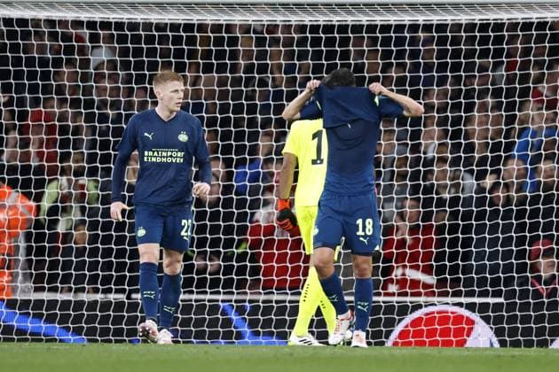 LONDON - (l-r) Jerdy Schouten of PSV, Olivier Boscagli of PSV Eindhoven disappointment after the 3-0 during the UEFA Champions League match between Arsenal FC and PSV Eindhoven at the Emirates Stadium on September 20, 2023 in London, United Kingdom. ANP MAURICE VAN STEEN Group B - UEFA Champions League 2023 2024 xVIxANPxSportx xxANPxIVx 478802012 originalFilename: 478802012.jpg