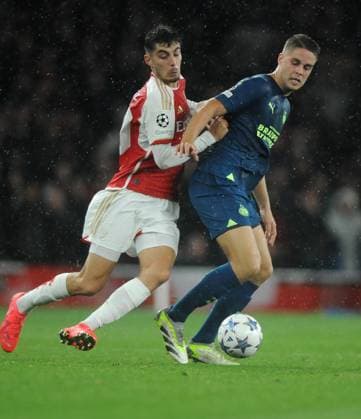 Football - 2023 2024 UEFA Champions League - Group B - Matchday One - Arsenal vs PSV Eindhoven - Emirates Stadium - Wednesday 20th September 2023 Joey Veerman of PSV and Kai Havertz of Arsenal COLORSPORT Andrew Cowie 