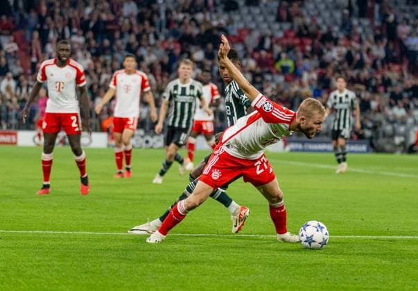 Konrad Laimer FC Bayern Muenchen, 27 shields the ball from Marcus Rashford Manchester United FC, 10 off GER, FC Bayern Muenchen vs Manchester United FC, Football, Champions League, Group Stage, Matchday 1, Season 2023 2024, 20 09 2023 DFL DFB REGULATES PROHIBIT ANY USE OF PHOTOGRAPHS as IMAGE SEQUENCES and or QUASI VIDEO GER, FC Bayern Muenchen vs Manchester United FC, football, Champions League, group stage, 1 match day, season 2023 2024, 20 09 2023 Muenchen Copyright: xEibner-Pressefoto HeikexFeinerx EP_HFR