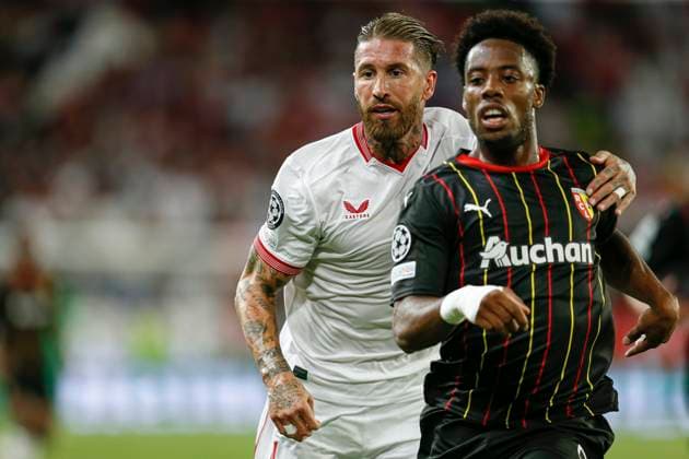 Sport Themen der Woche KW38 Sport Bilder des Tages ESP: Sevilla FC v RC Lens. UEFA Champions League match, Group B, date 1 Sergio Ramos of Sevilla FC and Elye Wahi of RC Lens during the UEFA Champions League match, Group B, between Sevilla FC and RC Lens played at Ramon Sanchez Pizjuan Stadium on September 20, 2023 in Sevilla, Spain. kpng Copyright: xAntonioxPozox xPRESSINPHOTOx AP_230920_015