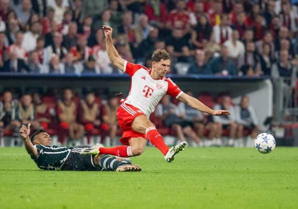 Fight for the ball duel between Bruno Fernandes Manchester United FC, 8 and Leon Goretzka FC Bayern Muenchen, 8 GER, FC Bayern Muenchen vs Manchester United FC, Football, Champions League, Group Stage, Matchday 1, Season 2023 2024, 20 09 2023 DFL DFB REGULATES PROHIBIT ANY USE OF PHOTOGRAPHS as IMAGE SEQUENCES and or QUASI VIDEO GER, FC Bayern Muenchen vs Manchester United FC, football, Champions League, group stage, 1 match day, season 2023 2024, 20 09 2023 Muenchen Copyright: xEibner-Pressefoto HeikexFeinerx EP_HFR