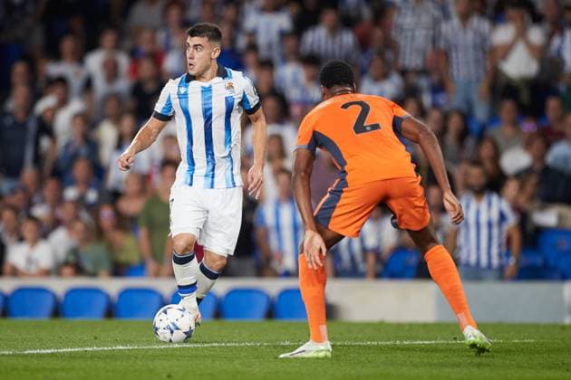 September 20, 2023: Ander Barrenetxea of Real Sociedad competes for the ball with Denzel Dumfries of FC Internazionale during the UEFA Champions League match between Real Sociedad and FC Internazionale at Reale Arena on September 20, 2023, in San Sebastian, Spain. - ZUMAa181 20230920_zaa_a181_175 Copyright: xRicardoxLarreinax
