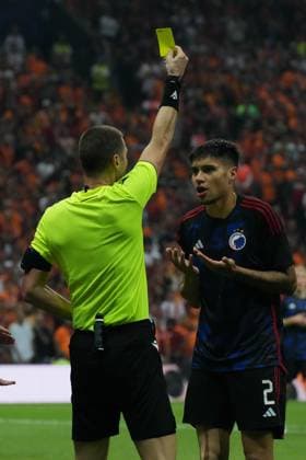 Georgi Kabakov show yellow card to kevin Diks of F.C. Copenhagen during the UEFA Champions League match between Galatasaray and F.C. Copenhagen at Ali Sami Yen Sports Complex Rams Park Arena on September 20, 2023 in Istanbul, Turkey. Istanbul Turkey Copyright: xSeskimPhotox Gsaray-Copenhagen-20923 (113)