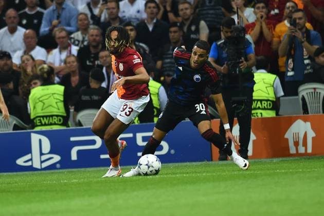 Sacha Boey of Galatasaray and Mohamed Elias Achouri (30) of F.C. Copenhagen during the UEFA Champions League match between Galatasaray and F.C. Copenhagen at Ali Sami Yen Sports Complex Rams Park Arena on September 20, 2023 in Istanbul, Turkey. Istanbul Turkey Copyright: xSeskimPhotox Gsaray-Copenhagen-20923 (153)