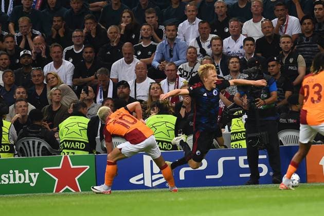 Dries Mertens (L) of Galatasaray and Peter Ankersen (R) of F.C. Copenhagen during the UEFA Champions League match between Galatasaray and F.C. Copenhagen at Ali Sami Yen Sports Complex Rams Park Arena on September 20, 2023 in Istanbul, Turkey. Istanbul Turkey Copyright: xSeskimPhotox Gsaray-Copenhagen-20923 (154)