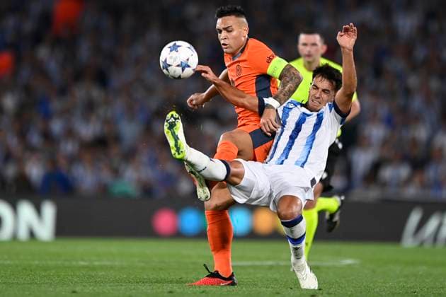 ESP: Real Sociedad v Inter Milan. UEFA Champions League match, Group D, date 1 Martin Zubimendi of Real Sociedad and Lautaro Martinez off FC Internazionaleduring the UEFA Champions League match, Group D, between Real Sociedad and Inter Milan played at Reale Arena Stadium on September 20, 2023 in San Sebastian Spain. kpng Copyright: xCesarxOrtizx xPRESSINPHOTOx PS_230920_1301