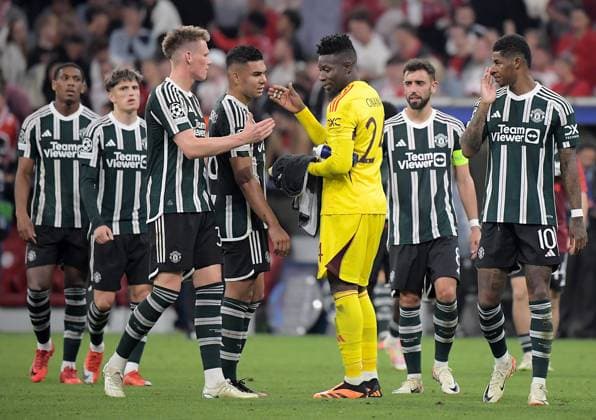 20 09 2023, xemx, football UEFA Champions League, FC Bayern Muenchen Manchester United emspor, v l team, players, disappointed, disappointed looking at the end of the match DFL DFB REGULATES PROHIBIT ANY USE OF PHOTOGRAPHS as IMAGE SEQUENCES and or QUASI VIDEO Muenchen
