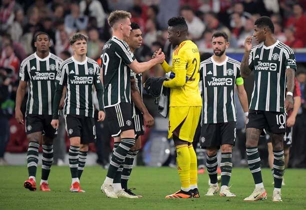 20 09 2023, xemx, football UEFA Champions League, FC Bayern Muenchen Manchester United emspor, v l team, players, disappointed, disappointed looking at the end of the match DFL DFB REGULATES PROHIBIT ANY USE OF PHOTOGRAPHS as IMAGE SEQUENCES and or QUASI VIDEO Muenchen