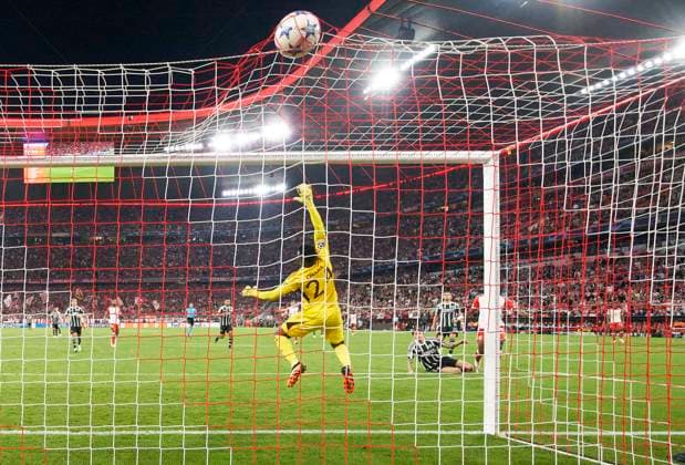 Mathys Tel, FCB 39 scores, shoots goal , Tor, Treffer, Torschuss, 4-2, Andre Onana, goalkeeper MANU 24 in the group stage match FC BAYERN MUENCHEN - Manchester United, ManU of football UEFA Champions League in season 2023 2024 in Munich, Sept 20, 2023. Gruppenphase, MANU, FCB