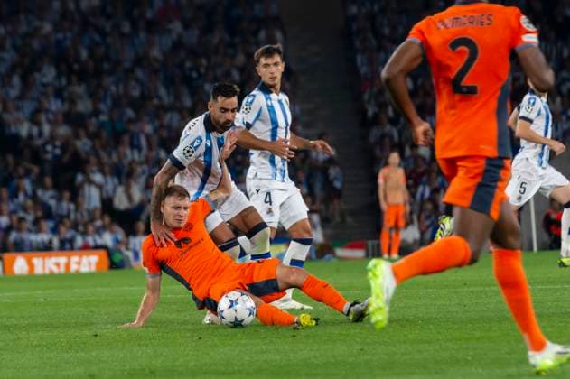 Real Sociedad vs Inter: Group D - UEFA Champions League Mikel Oyarzabal of Real Sociedad vies with Marko Arnautovic of FC Internazionale Milano during the UEFA Champions League match between Real Sociedad and Inter at Reale Arena. Donostia (Basque Country). September 20, 2023. (Gari Garaialde Bostok Photo) Donostia Gipuzkoa Spain Editorial Use Only  Copyright: xGarikoitzxGaraialdex Bostok Photo GarixGaraialdex GG2309200368