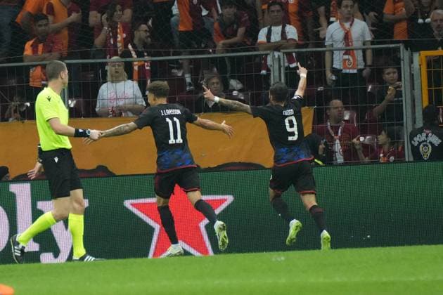 Diogo Goncalves 9 of F.C. Copenhagen celebrates after scoring the first goal of his team with teammates during the UEFA Champions League match between Galatasaray and F.C. Copenhagen at Ali Sami Yen Sports Complex Rams Park Arena on September 20, 2023 in Istanbul, Turkey. Istanbul Turkey Copyright: xSeskimPhotox Gsaray-Copenhagen-20923 (318)
