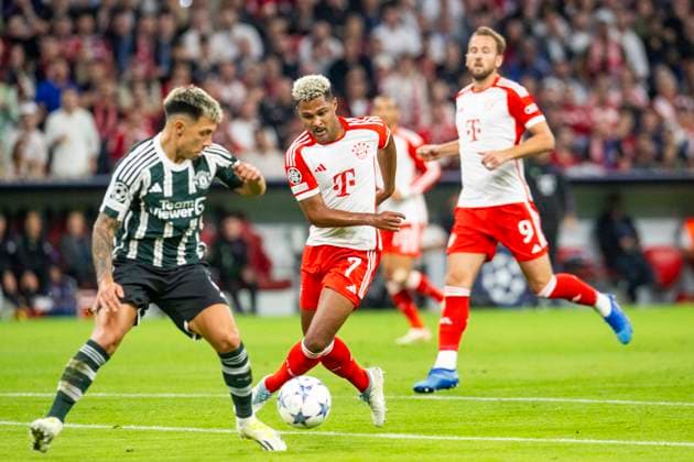 6 Lisandro Martinez ManU, 7 Gnabry FCB, Champions League, FC Bayern Muenchen vs Manchester United, Allianz Arena, Munich 20 09 2023 Â