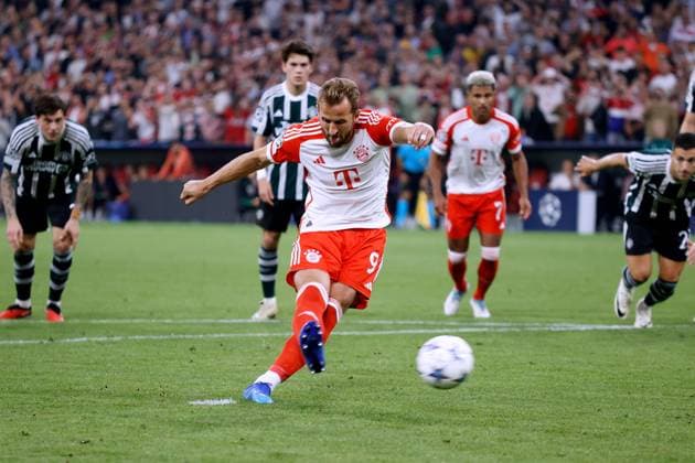 KANE Harry Team FC Bayern Muenchen at 11m UEFA Champions League Saiason 2023 2024 Match FC Bayern Muenchen Manchester United on 20 09 2023 in Muenchen DFL REGULATES PROHIBIT ANY USE OF PHOTOGRAPHS as IMAGE SEQUENCES and or QUASI VIDEO Copyright: xLacixPerenyix