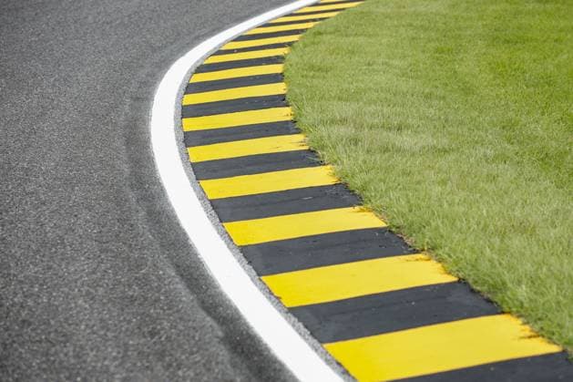 Sport Bilder des Tages Sebastian Vettel biodiversity project bee kerb, vibreur, during the 2023 Formula 1 Lenovo Japanese Grand Prix, 16th round of the 2023 Formula One World Championship, WM, Weltmeisterschaft from September 22 to 24, 2023 on the Suzuka International Racing Course, in Suzuka - F1 - JAPANESE GRAND PRIX 2023 DPPI Panoramic  00123036__R3_1846