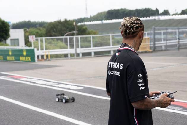 September 21, 2023, Suzuka, Mie Prefecture, Japan: LEWIS HAMILTON (GBR) of Mercedes 44 races an RC car on the pit road on Preparation Day of the Formula 1 Lenovo Japanese Grand Prix. Suzuka Japan - ZUMAb177 20230921_aap_b177_011 Copyright: xTaidghxBarronx