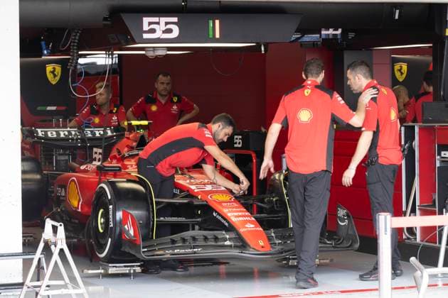 September 21, 2023, Suzuka, Mie Prefecture, Japan: Scuderia Ferrari mechanics prepare Carlos Sainz s car on during Preparation Day of the Formula 1 Lenovo Japanese Grand Prix. Suzuka Japan - ZUMAb177 20230921_aap_b177_057 Copyright: xTaidghxBarronx