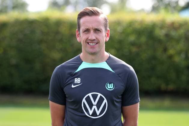 VfL Wolfsburg Wolfsburg, 20 09 2023, FOOTBALL VfL Wolfsburg, 1 Bundesliga, season 2023 24 photo session, co-coach and analyst Aaron Briggs VfL Wolfsburg Wolfsburg