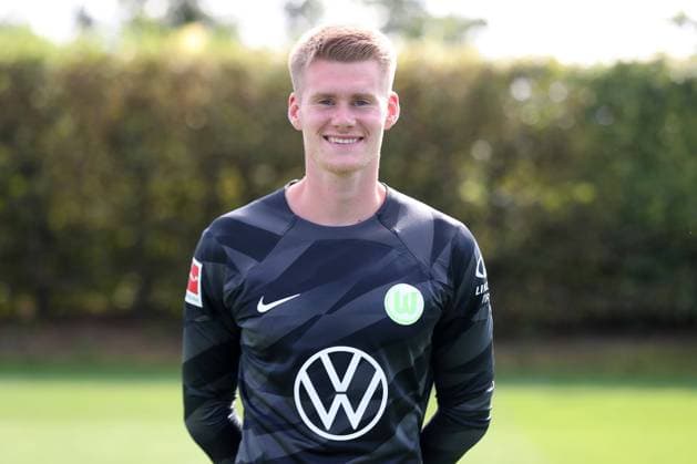 VfL Wolfsburg Wolfsburg, 20 09 2023, FOOTBALL VfL Wolfsburg, 1 Bundesliga, season 2023 24 photo opportunity, goalkeeper Philipp Schulze VfL Wolfsburg Wolfsburg