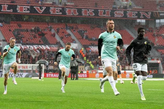 230921 Amor Layouni, Simon Sandberg, Even Hovland and Abdoulaye Faye of Häcken ahead of the UEFA Europa League football match between Bayer Leverkusen and Häcken on September 21, 2023 in Leverkusen Photo Daniel Stiller BILDBYRAN code DS DS0334 football soccer football uefa europa league bayer leverkusen häcken bbeng  Copyright: DANIELxSTILLER BB230921DS011