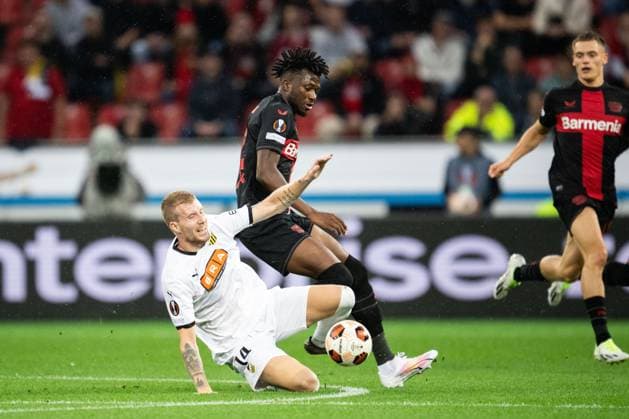 230921 Simon Gustafson of Häcken and Edmond Tapsoba of Bayer Leverkusen during the UEFA Europa League football match between Bayer Leverkusen and Häcken on September 21, 2023 in Leverkusen Photo Daniel Stiller BILDBYRAN code DS DS0334 football soccer football uefa europa league bayer leverkusen häcken bbeng  Copyright: DANIELxSTILLER BB230921DS015